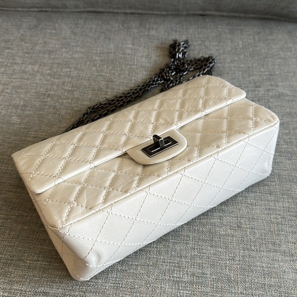 Chanel 2.55 225 White RHW - Picture 5 of 8